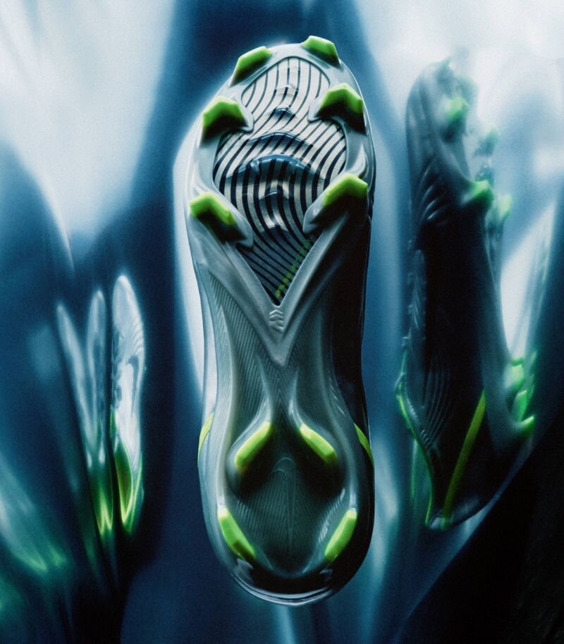 Nike Mercurial Vapor 1 RGN boots in silver with lime green details, sole showing